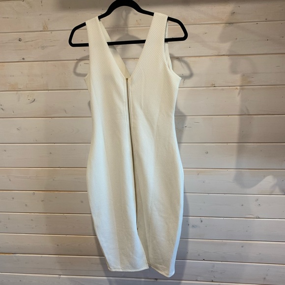 SUNDAYS | Stunning White Dress - Picture 4 of 8